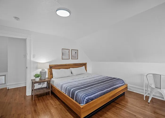 Shadyside, Central 3B Modern And Stylish Private Bedroom With Shared Bathroom And Free Parking